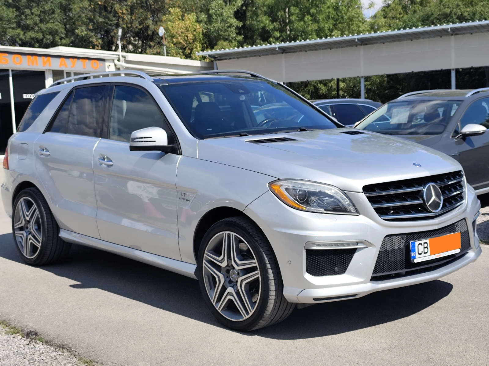 Mercedes-Benz ML 63 AMG LED/XENON* АВТОМАТИК* ПАНОРАМЕН ПОКРИВ* , снимка 3 - Автомобили и джипове - 55835731