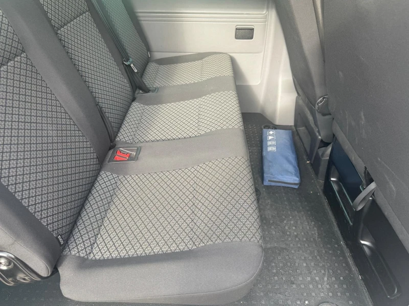 VW Caravelle 2.0 150 К.с * 77 000 км, снимка 10 - Бусове и автобуси - 52452555