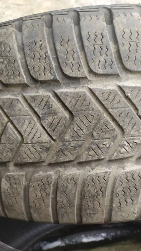 Гуми Зимни 245/40R18, снимка 7