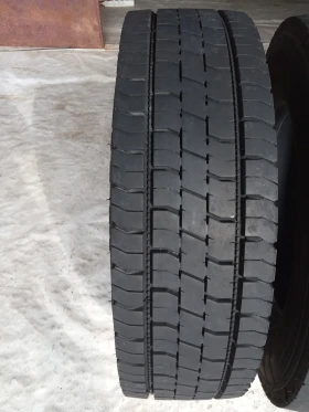 Гуми, снимка 2