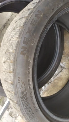 Гуми Зимни 245/40R18, снимка 4 - Гуми и джанти - 43725293