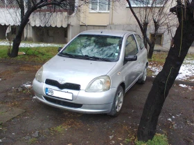 Toyota Yaris 1.0 Газ-бензин , снимка 1