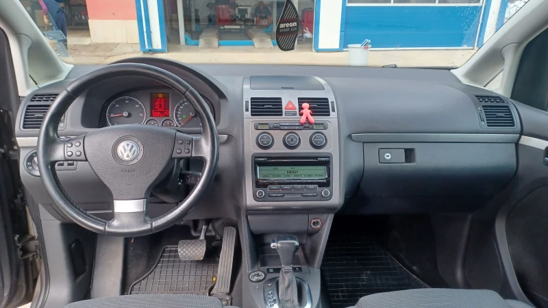 VW Touran, снимка 12 - Автомобили и джипове - 47545410