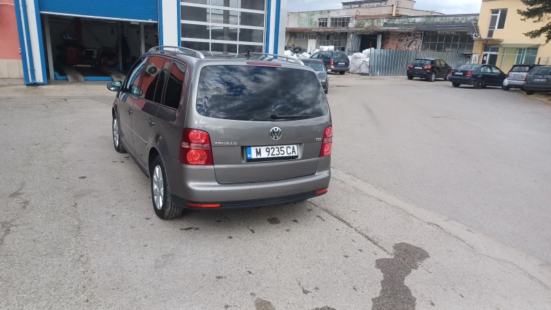 VW Touran, снимка 6 - Автомобили и джипове - 47545410