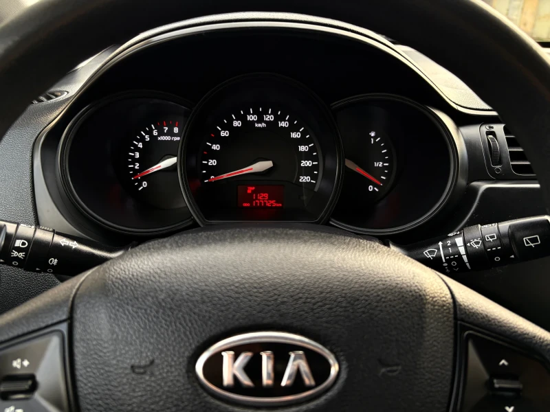 Kia Rio 1.4i 6скорости* 177000км* , снимка 10 - Автомобили и джипове - 48297601