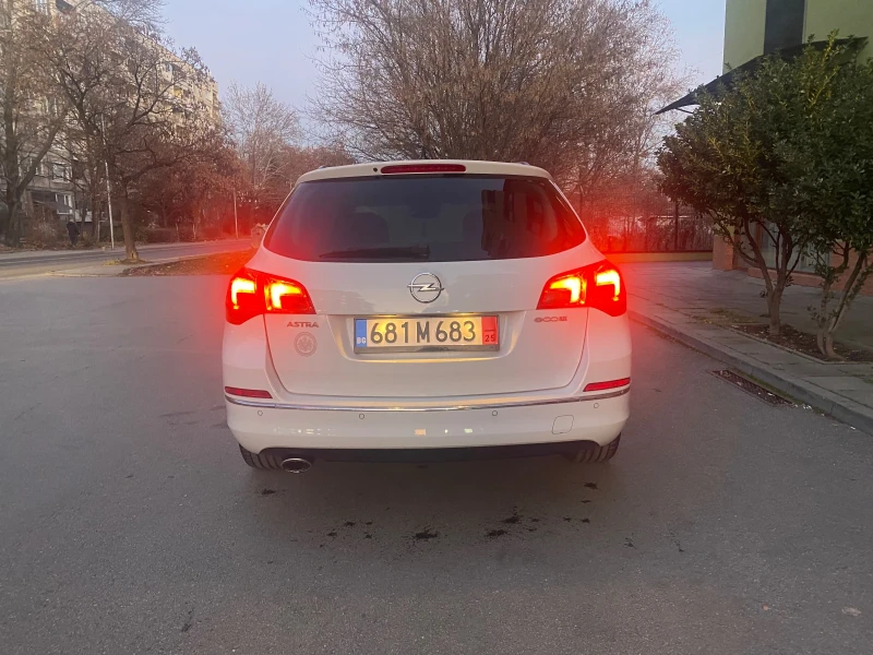 Opel Astra 2.0CDTI , снимка 2 - Автомобили и джипове - 48561563