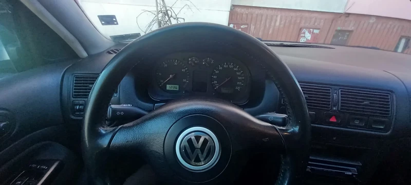 VW Golf, снимка 1 - Автомобили и джипове - 48600672