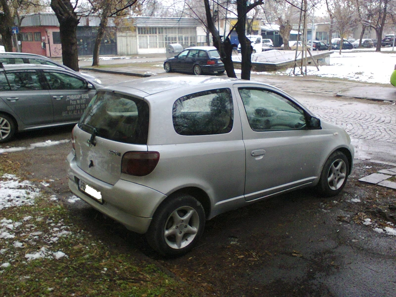 Toyota Yaris 1.0 Газ-бензин , снимка 17 - Автомобили и джипове - 49214471