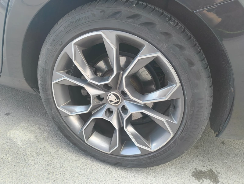 Skoda Superb, снимка 4 - Автомобили и джипове - 52379219