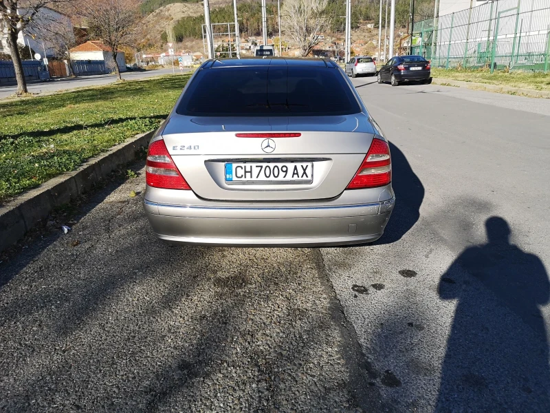 Mercedes-Benz E 240, снимка 6 - Автомобили и джипове - 51210018