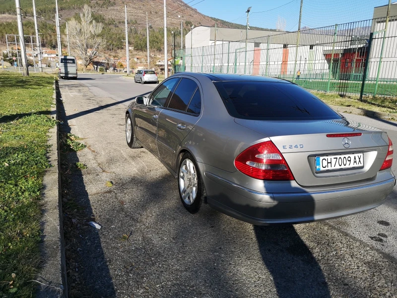 Mercedes-Benz E 240, снимка 5 - Автомобили и джипове - 51210018