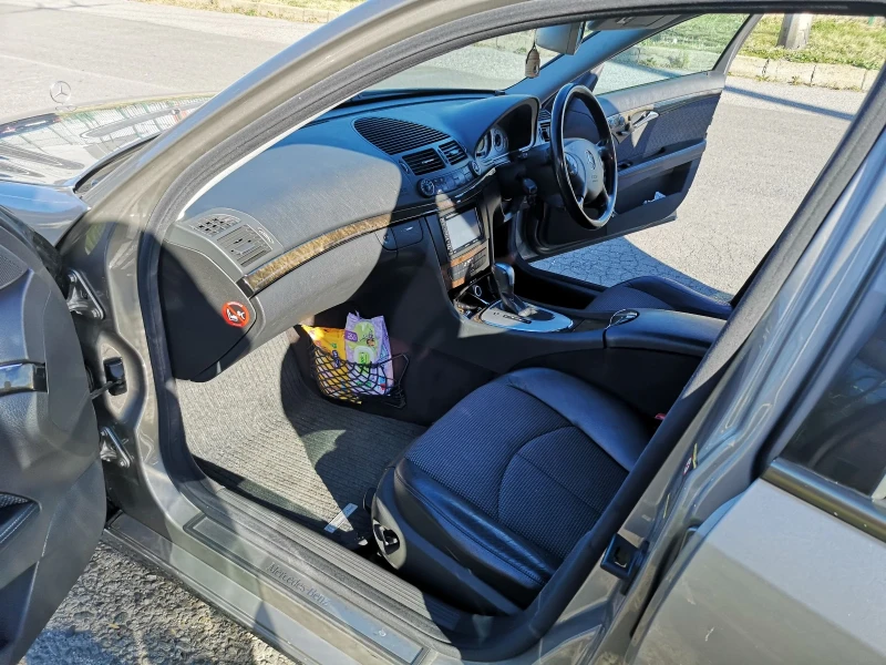 Mercedes-Benz E 240, снимка 11 - Автомобили и джипове - 51210018