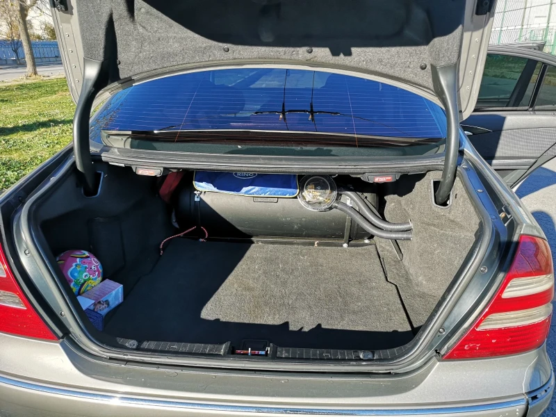 Mercedes-Benz E 240, снимка 12 - Автомобили и джипове - 51210018