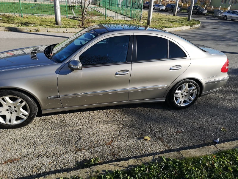 Mercedes-Benz E 240, снимка 4 - Автомобили и джипове - 51210018