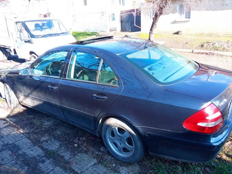 Mercedes-Benz E 220 2.2 CDI 150коня, снимка 2 - Автомобили и джипове - 35405909