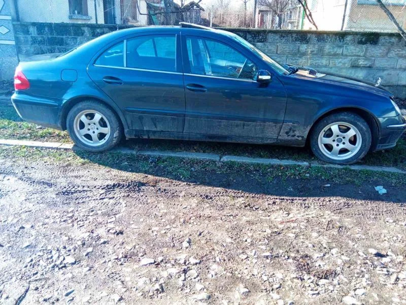 Mercedes-Benz E 220 2.2 CDI 150коня, снимка 8 - Автомобили и джипове - 35405909