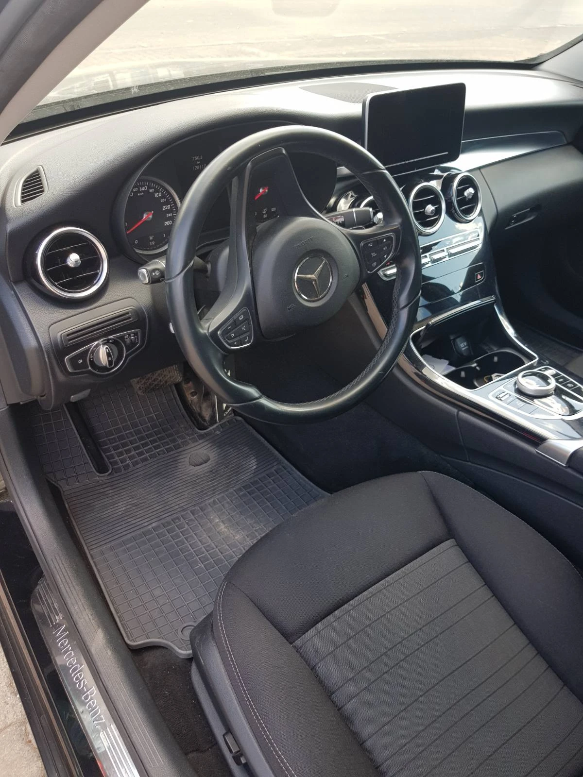 Mercedes-Benz C 180 седан - изображение 6