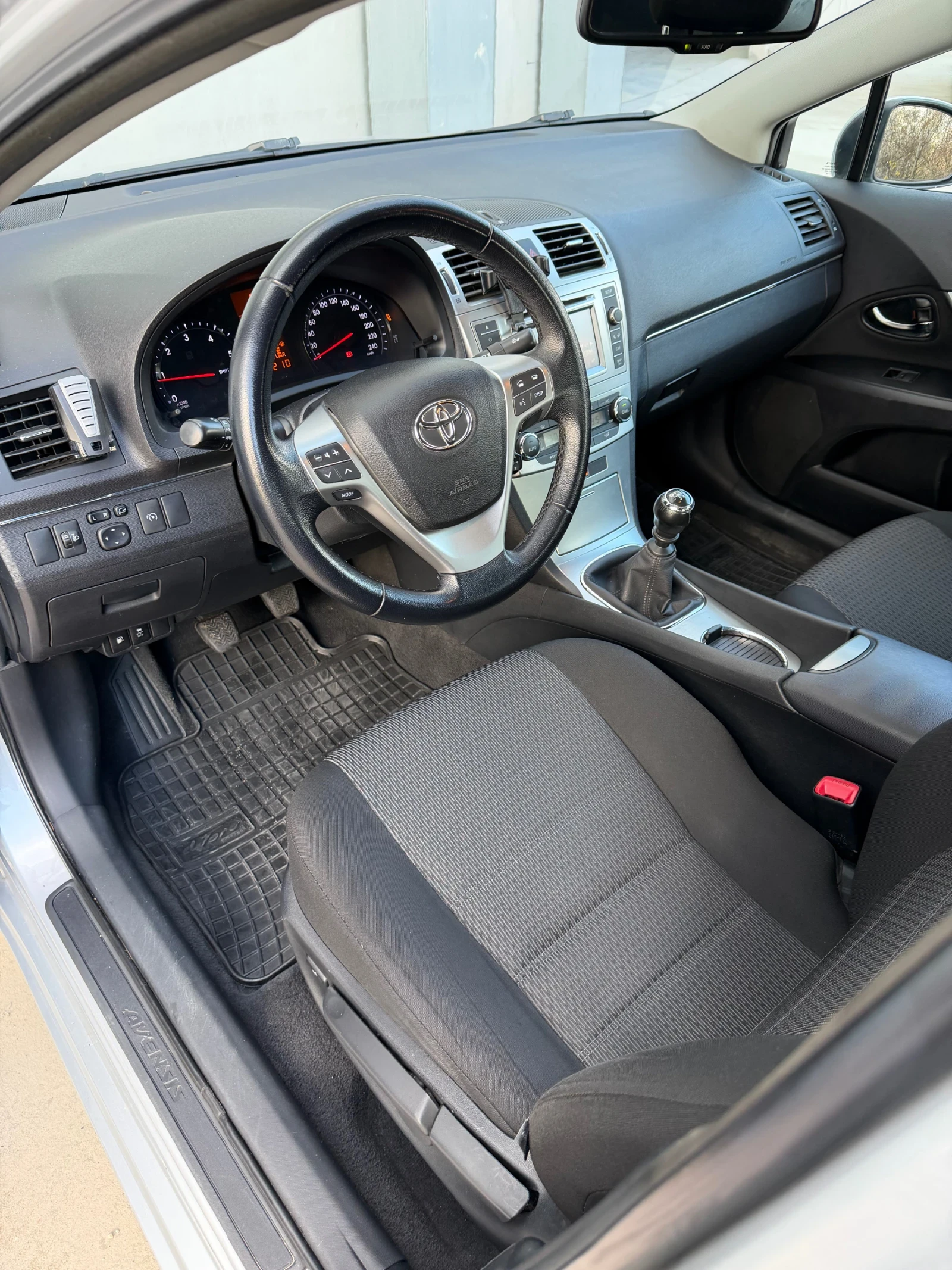 Toyota Avensis 2.0 D4d от БГ - изображение 4