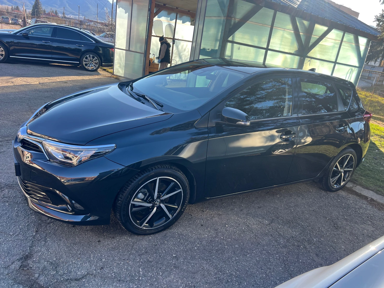 Toyota Auris 1.8HYBRID TOP, снимка 3 - Автомобили и джипове - 53896436