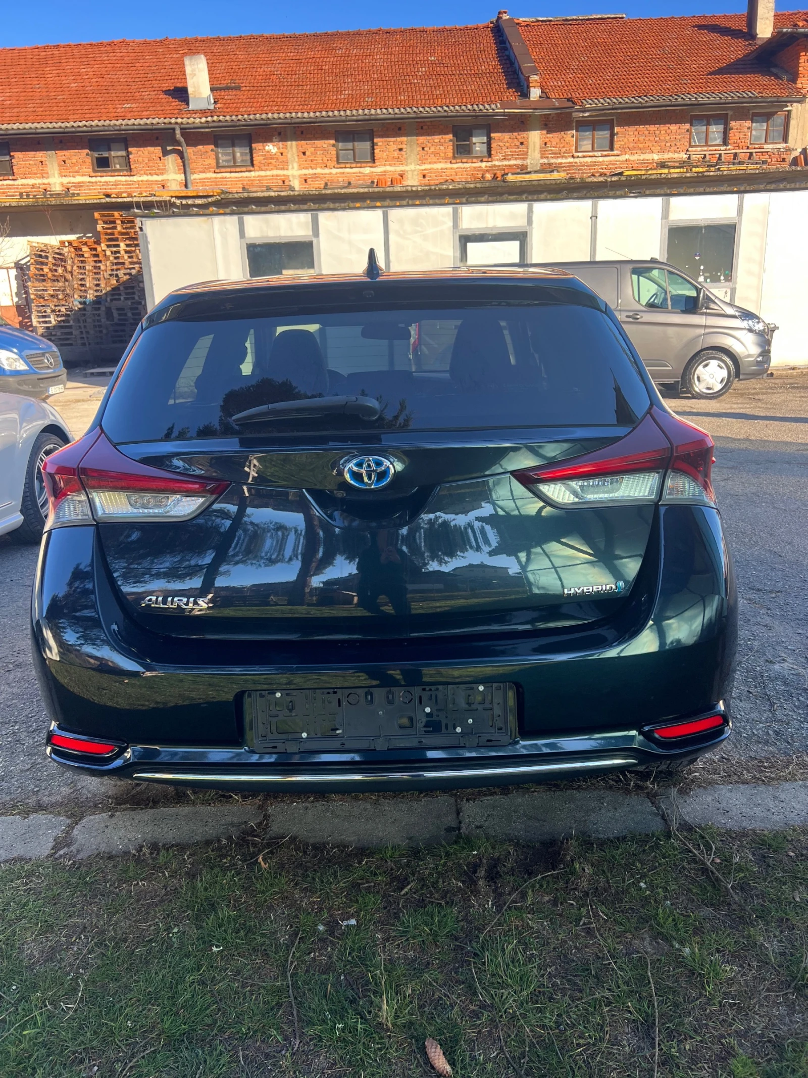 Toyota Auris 1.8HYBRID TOP, снимка 5 - Автомобили и джипове - 53896436