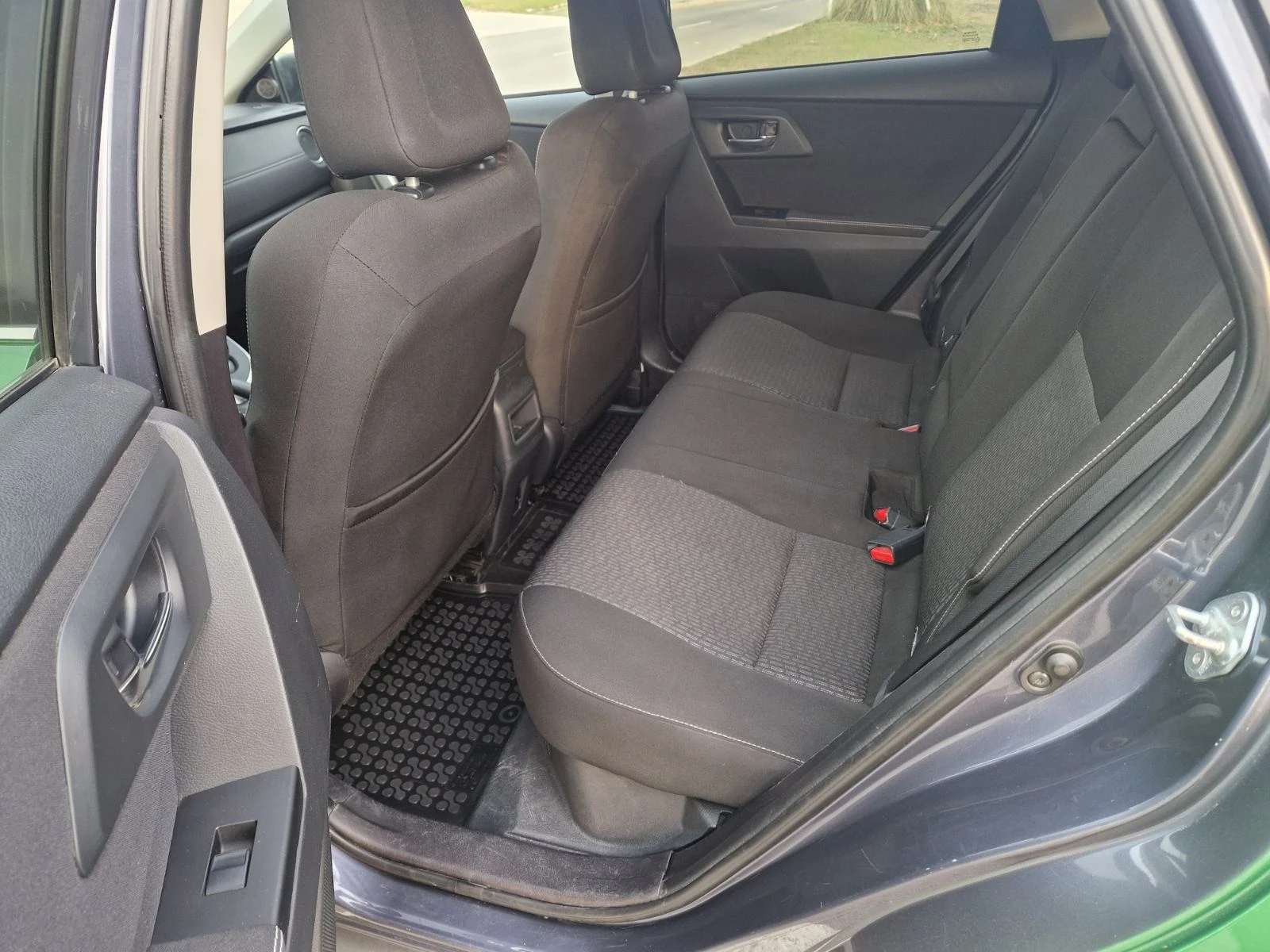 Toyota Auris Touring Sports 1.8 Hybrid Active, снимка 11 - Автомобили и джипове - 54031705