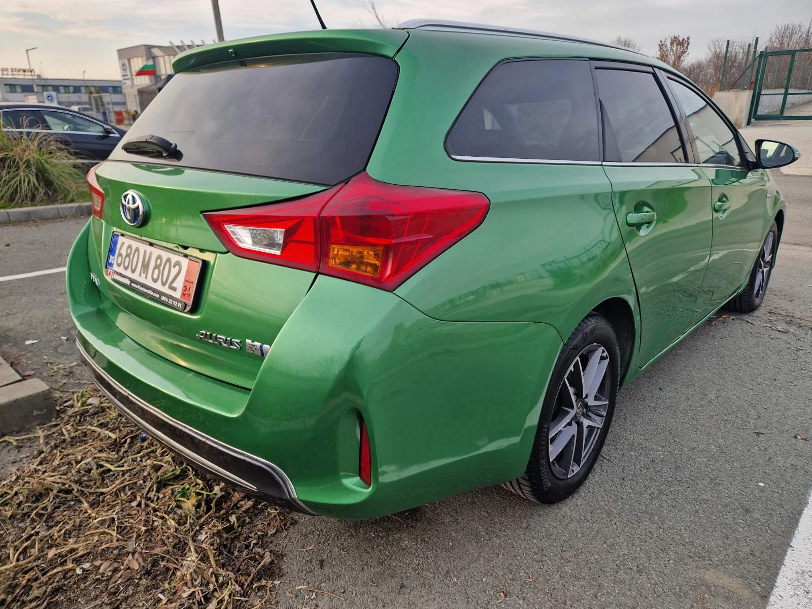 Toyota Auris Touring Sports 1.8 Hybrid Active, снимка 4 - Автомобили и джипове - 54031705