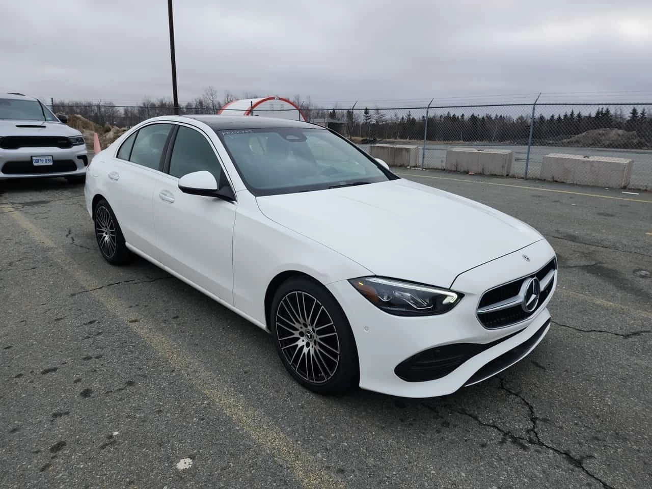 Mercedes-Benz C 300 | 360 КАМЕРИ| ПАМЕТ| ПАНОРАМА| CARFAX| , снимка 2 - Автомобили и джипове - 54079485