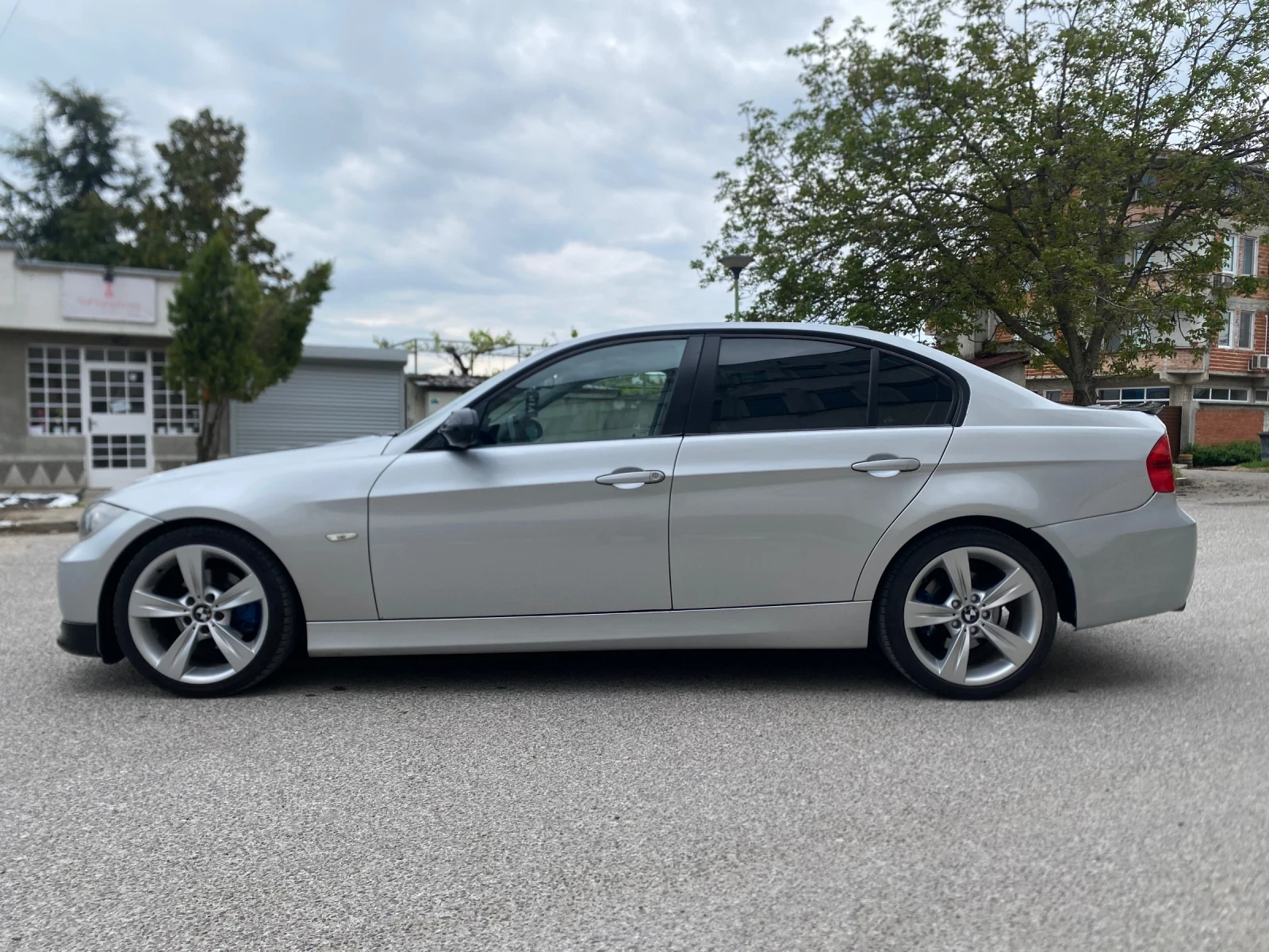 BMW 320 E90 Mpack КАПАРИРАНА, снимка 4 - Автомобили и джипове - 54381128