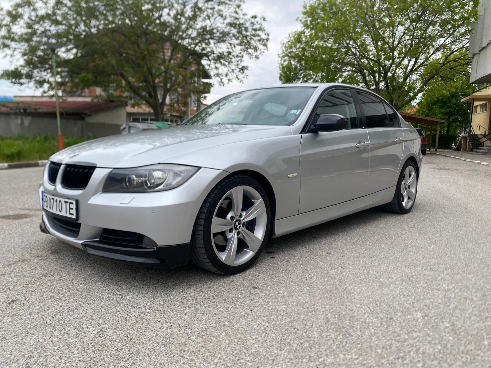 BMW 320 E90 Mpack КАПАРИРАНА, снимка 3 - Автомобили и джипове - 54381128