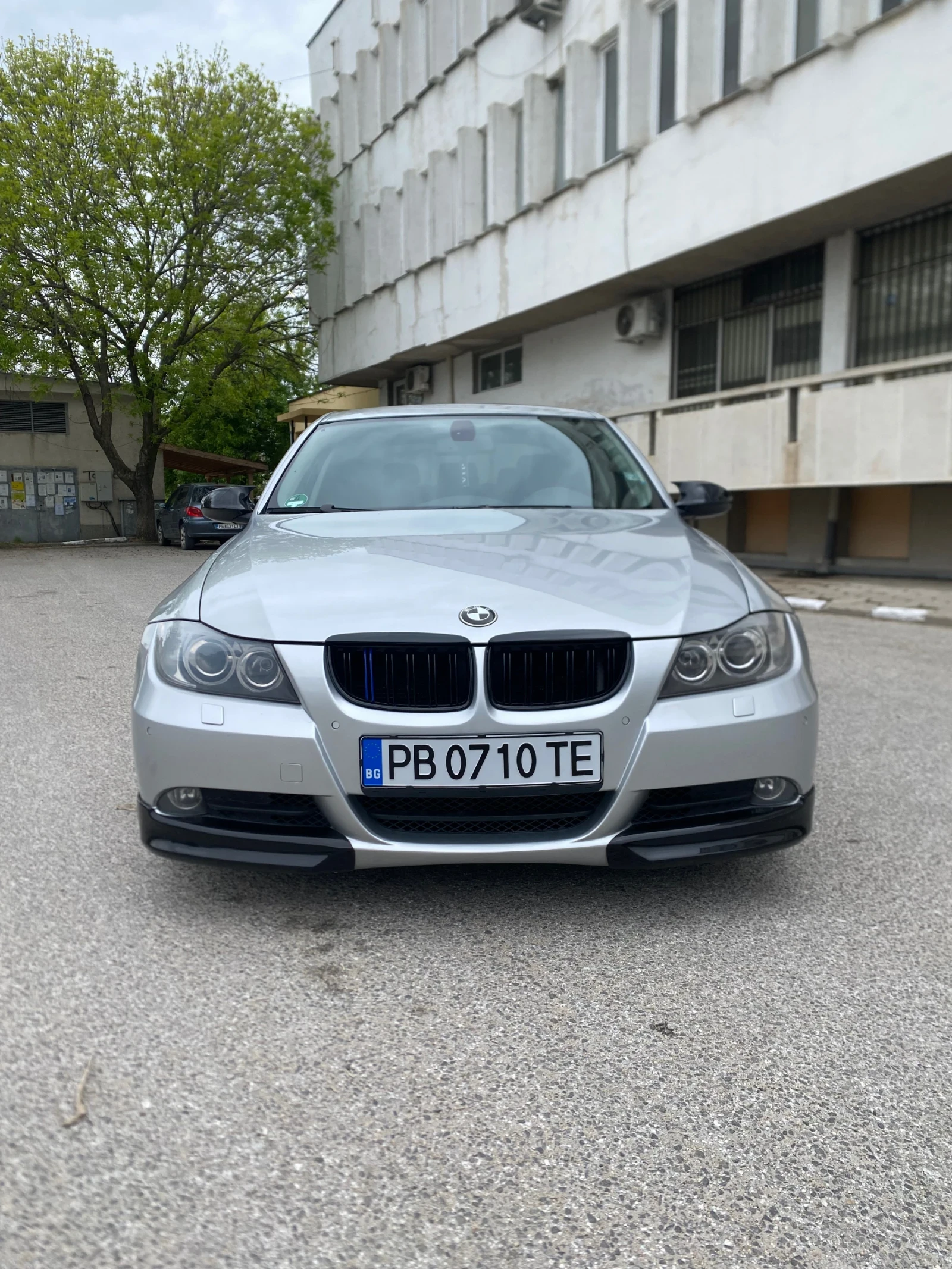 BMW 320 E90 Mpack КАПАРИРАНА, снимка 2 - Автомобили и джипове - 54381128