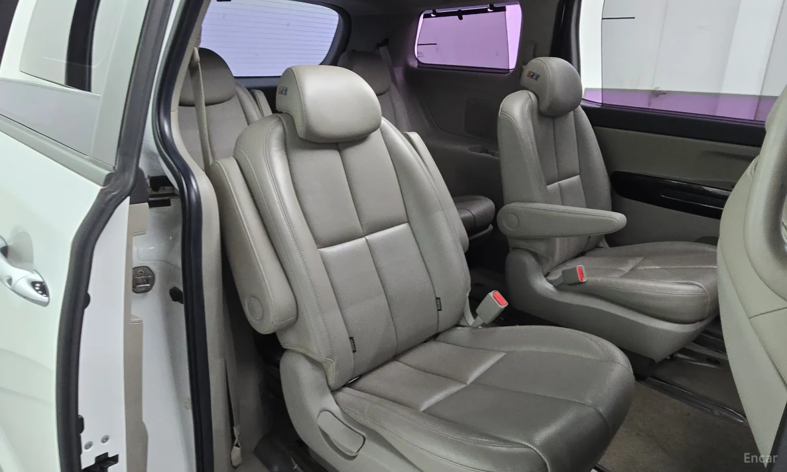 Kia Carnival 9 местен , снимка 11 - Автомобили и джипове - 54563536