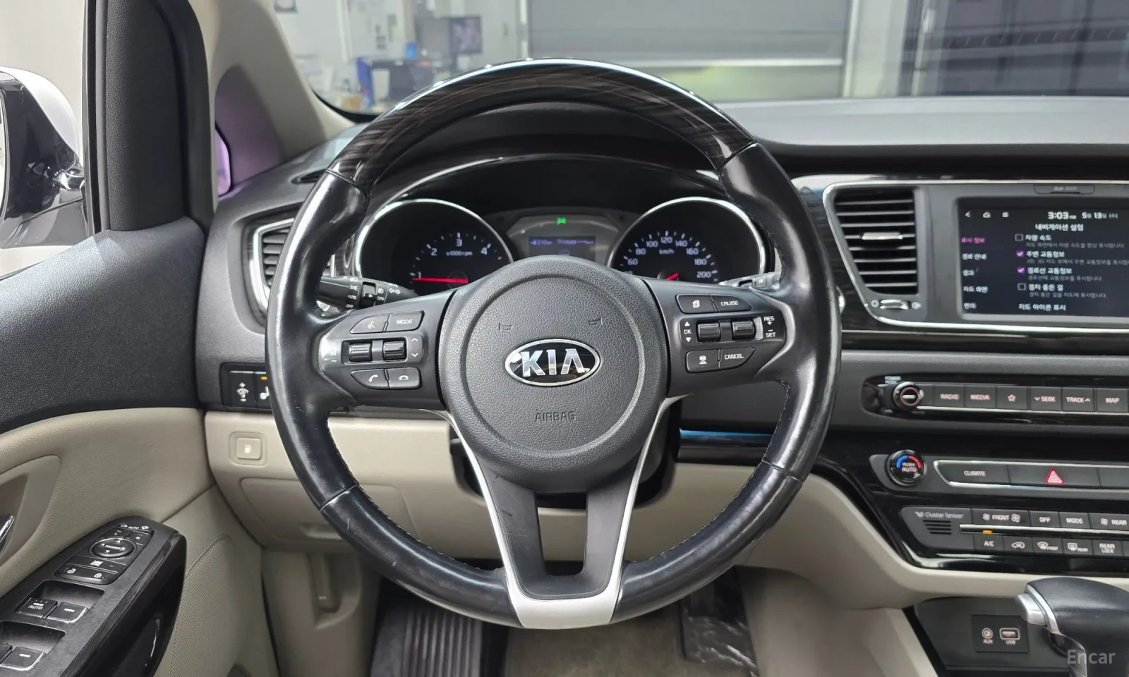 Kia Carnival 9 местен , снимка 7 - Автомобили и джипове - 54563536
