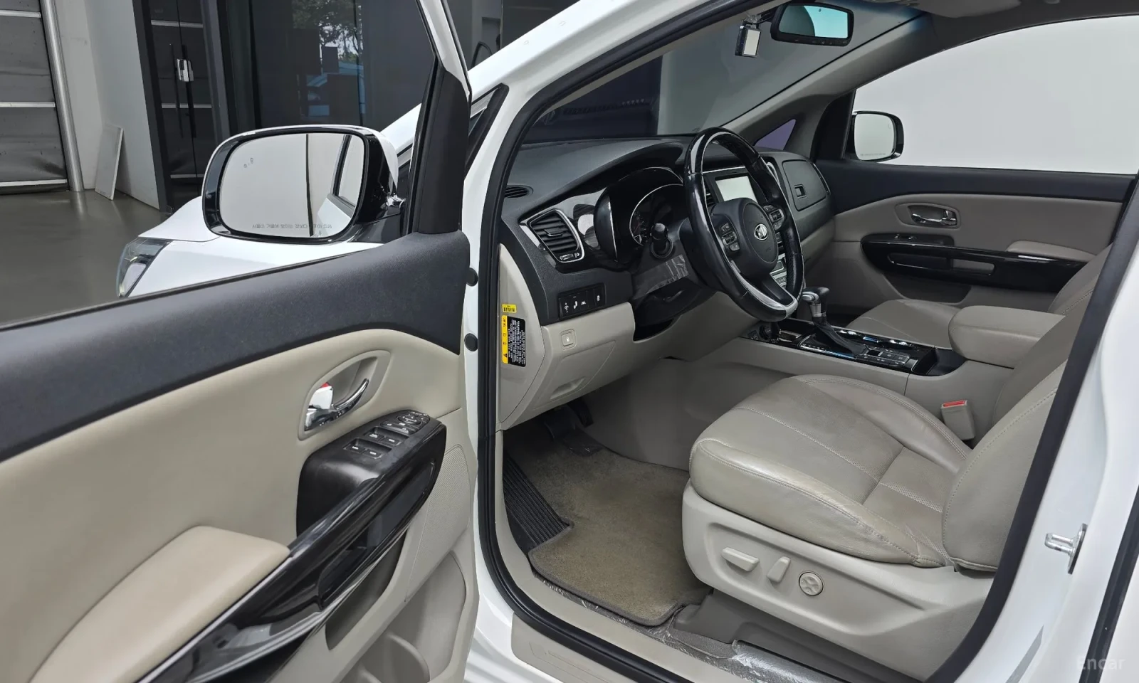 Kia Carnival 9 местен , снимка 5 - Автомобили и джипове - 54563536