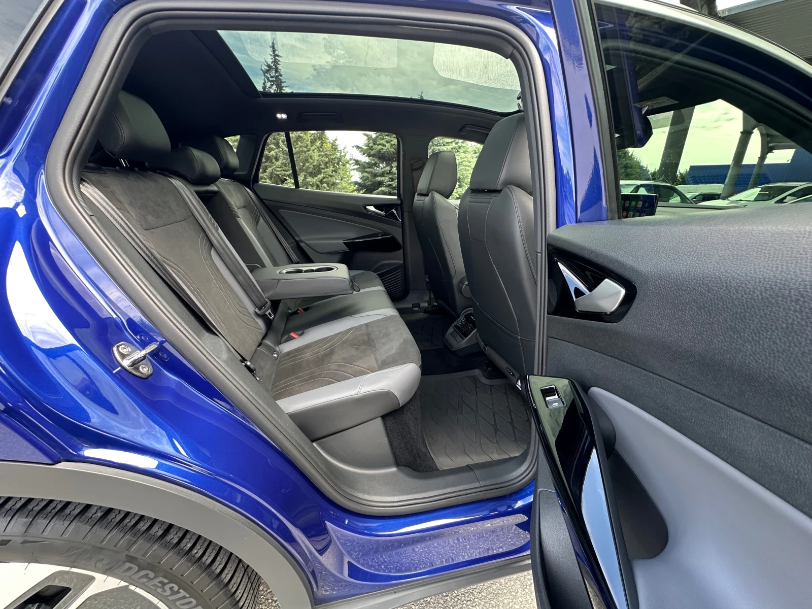 VW ID.4 PRO/MATRIX/PANO/HEAD UP/360CAM/Keyless/МАСАЖ, снимка 11 - Автомобили и джипове - 54609181