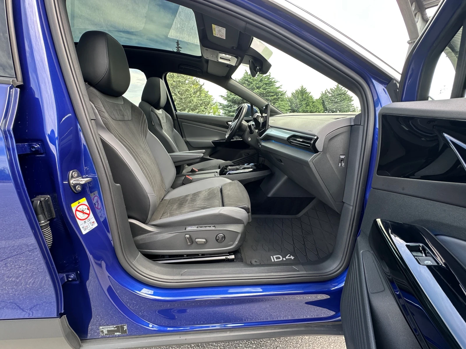 VW ID.4 PRO/MATRIX/PANO/HEAD UP/360CAM/Keyless/МАСАЖ, снимка 10 - Автомобили и джипове - 54609181