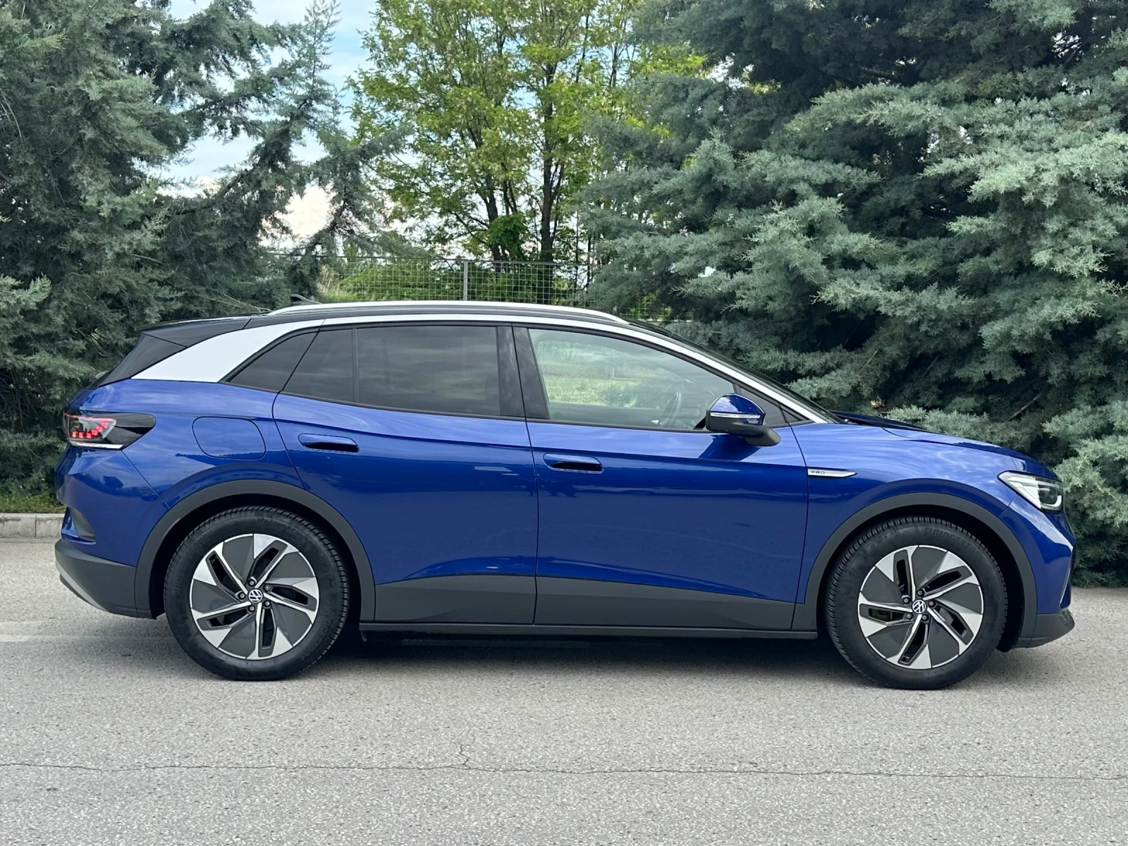 VW ID.4 PRO/MATRIX/PANO/HEAD UP/360CAM/Keyless/МАСАЖ, снимка 3 - Автомобили и джипове - 54609181