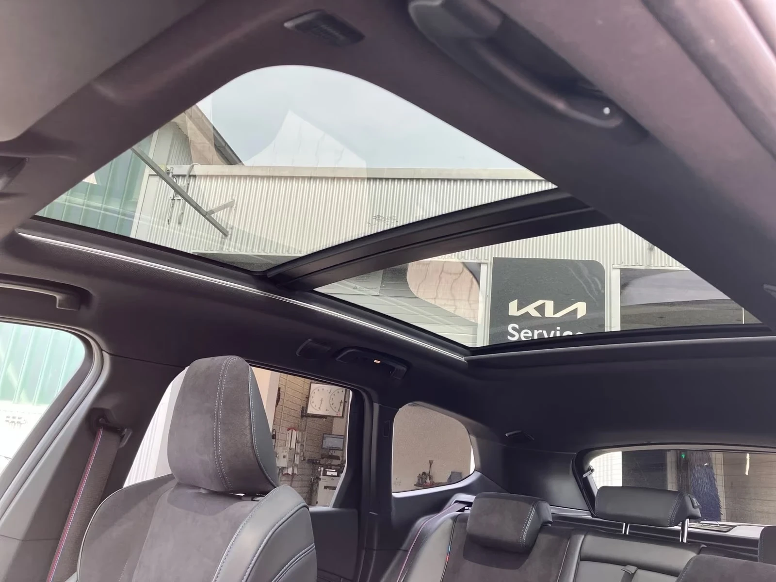 BMW iX1 xDrive30 M Sport Pro DA+ PANO Ad.LED 360* Winter P, снимка 12 - Автомобили и джипове - 54765778