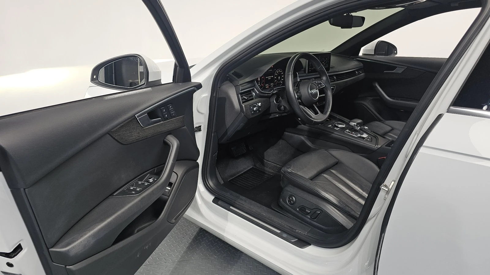 Audi A4 40 TFSI* ЛЮК* HUD* KEYLESS* КРАЙНА ЦЕНА, снимка 10 - Автомобили и джипове - 55318875