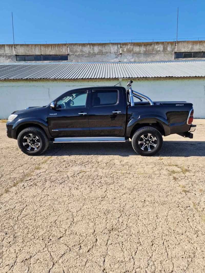 Toyota Hilux 3.0 DID, снимка 4 - Автомобили и джипове - 48465617