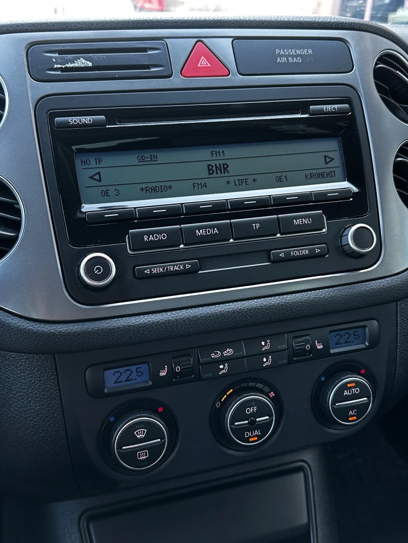 VW Tiguan 2.0TDi/ DSG/ 4x4, снимка 8 - Автомобили и джипове - 51890821