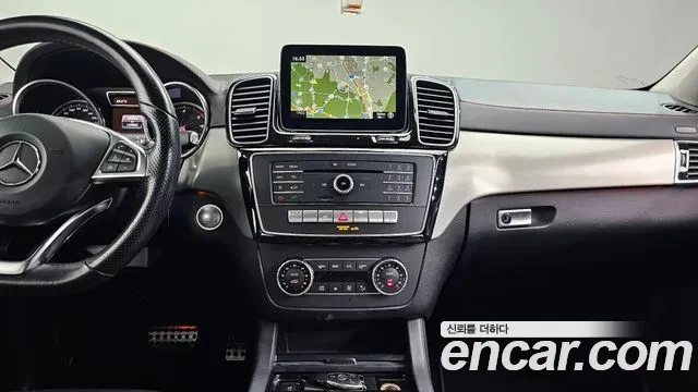 Mercedes-Benz GLE 350 4 Matic AMG LINE, снимка 4 - Автомобили и джипове - 55009560