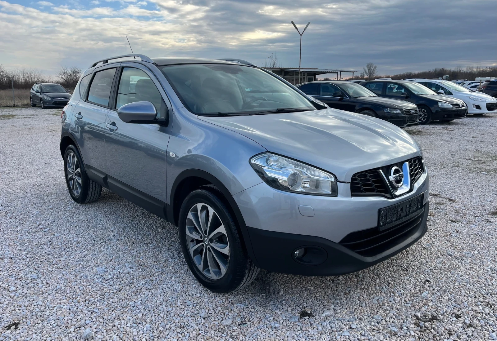 Nissan Qashqai 2.0d* 4x4* КОЖА* ПОДГРЕВ* ПАНОРАМА* N-TEC - изображение 2