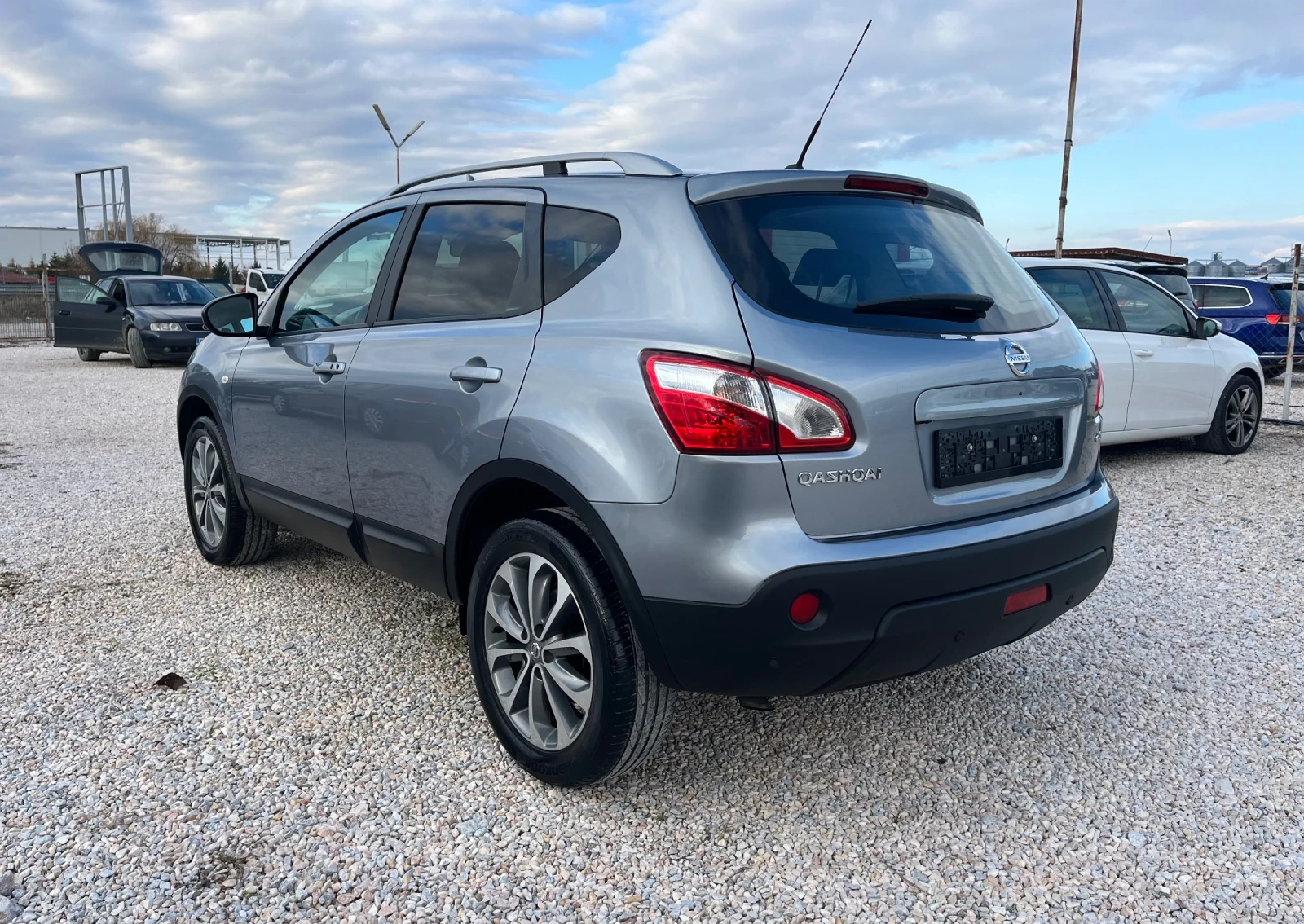 Nissan Qashqai 2.0d* 4x4* КОЖА* ПОДГРЕВ* ПАНОРАМА* N-TEC - изображение 3