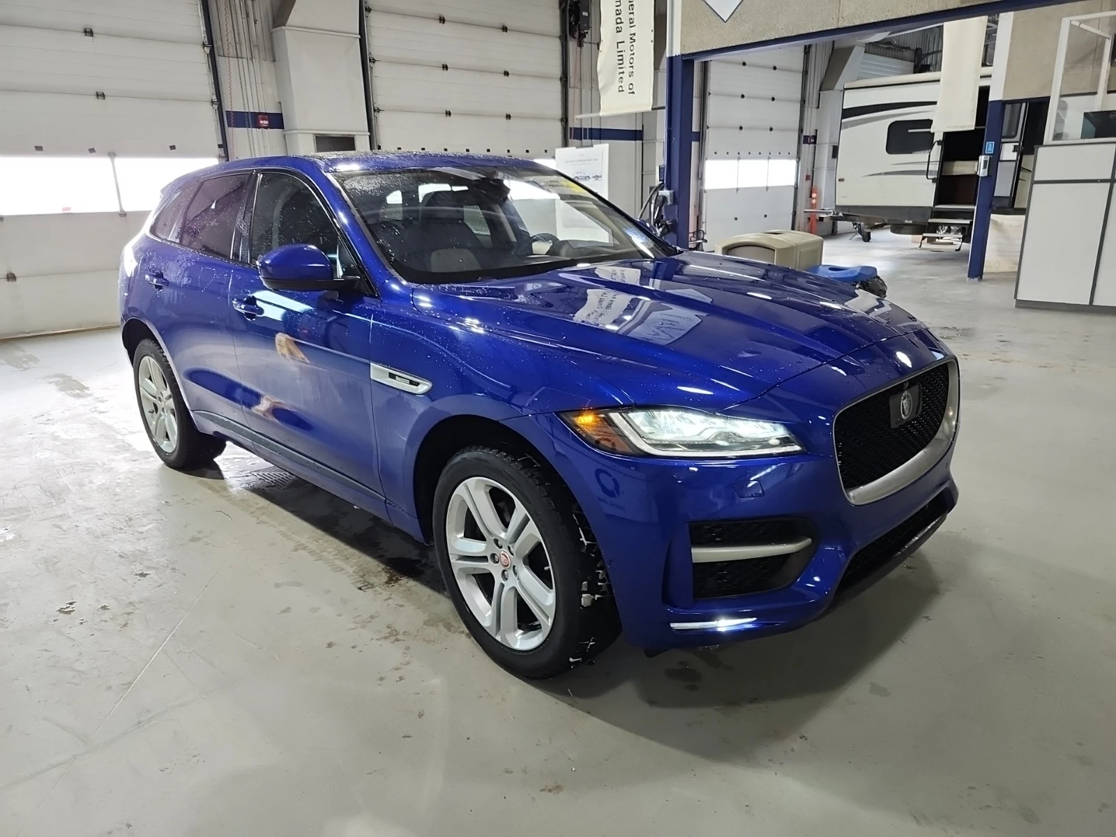 Jaguar F-PACE R-SPORT* 360view* Pano* Подгрев* Обдухване* , снимка 2 - Автомобили и джипове - 54055278