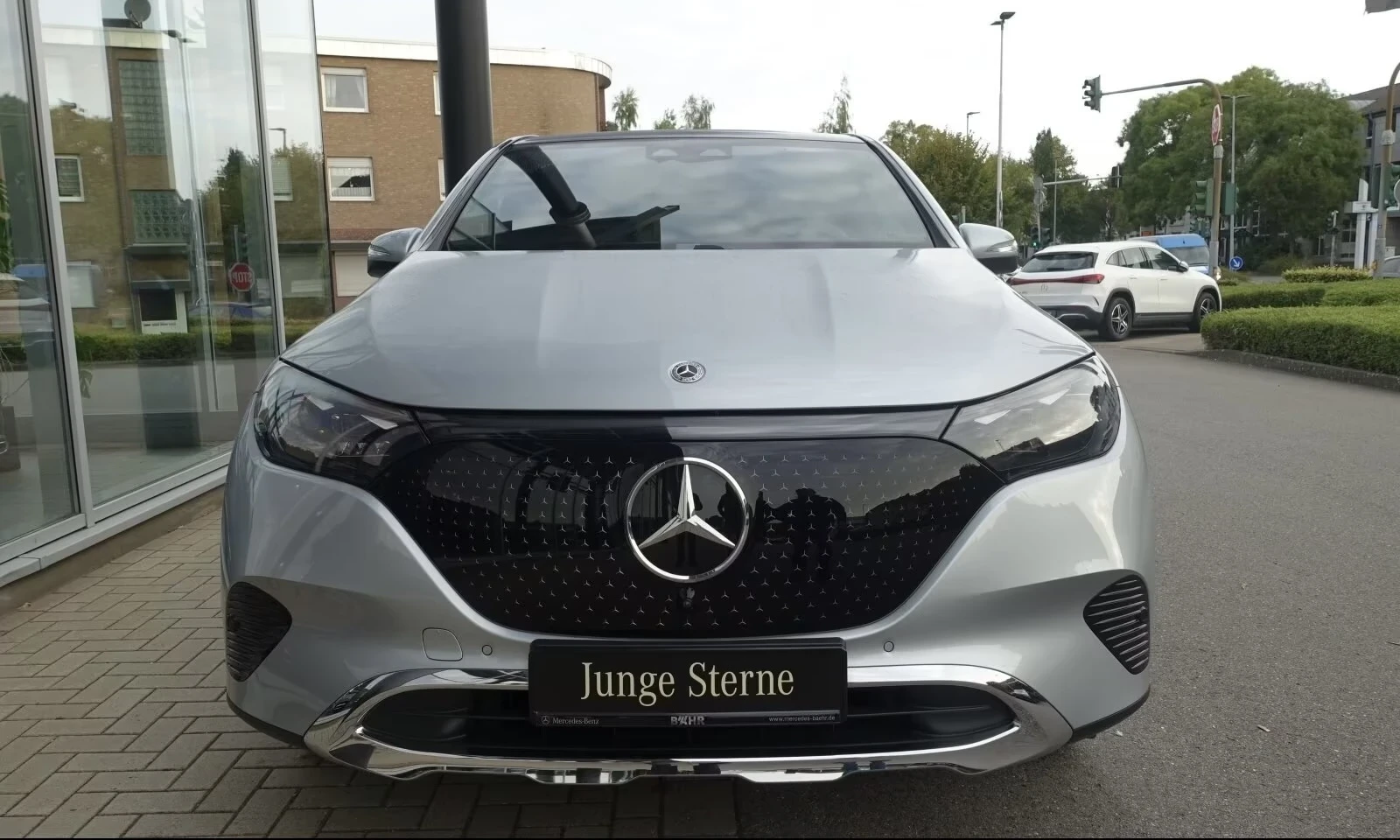 Mercedes-Benz EQE 350+ SUV Burmester PANO MultiB DIST 360 Winter Pac, снимка 2 - Автомобили и джипове - 54589710