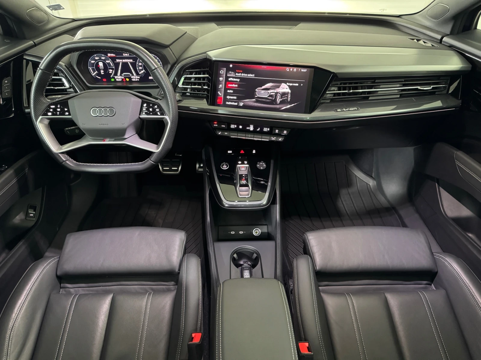 Audi Q4 55 E-TRON / QUATTRO S-LINE / BLACK OPTICS/ 340 hp, снимка 11 - Автомобили и джипове - 54682091