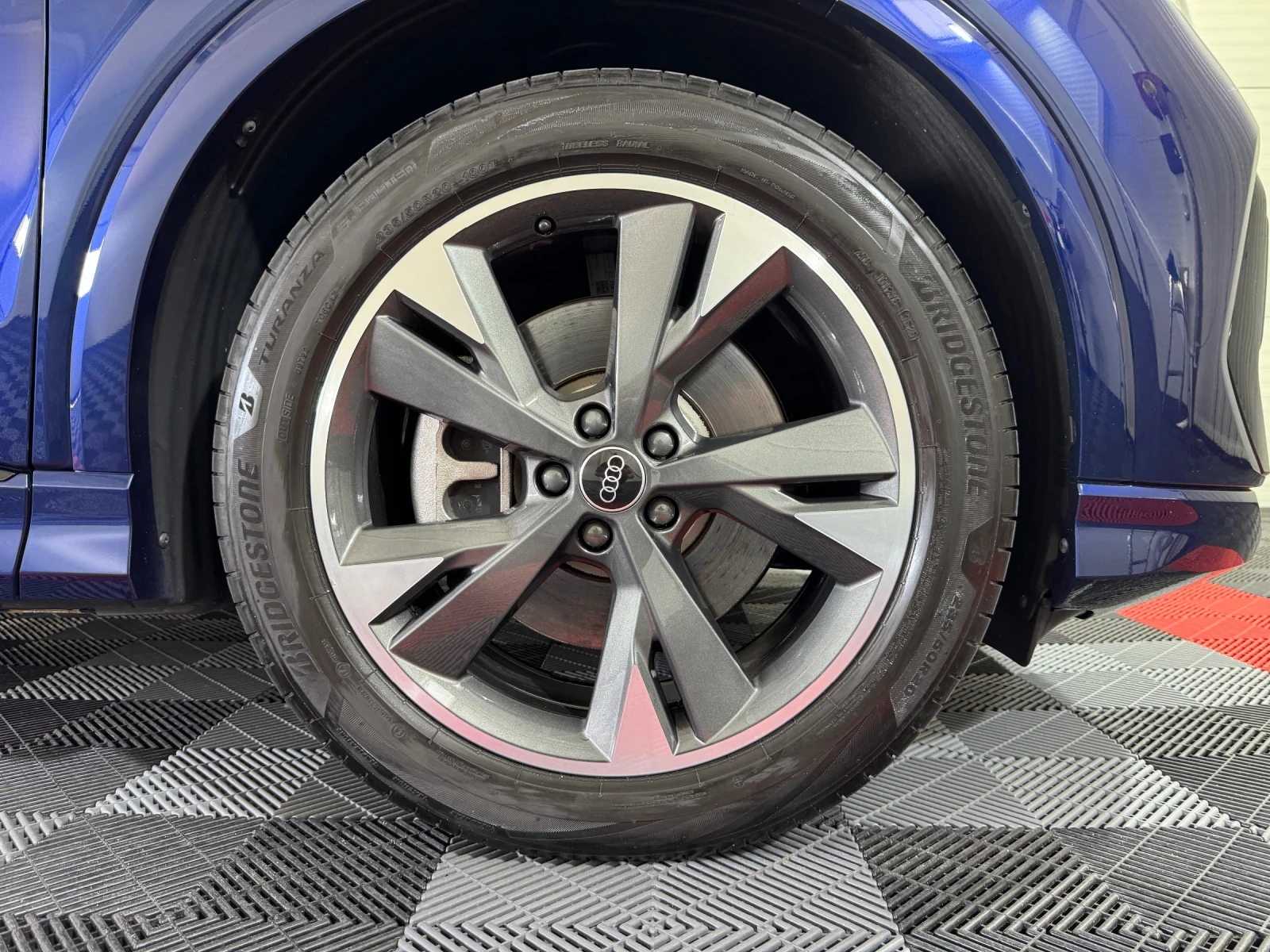 Audi Q4 55 E-TRON / QUATTRO S-LINE / BLACK OPTICS/ 340 hp, снимка 17 - Автомобили и джипове - 54682091