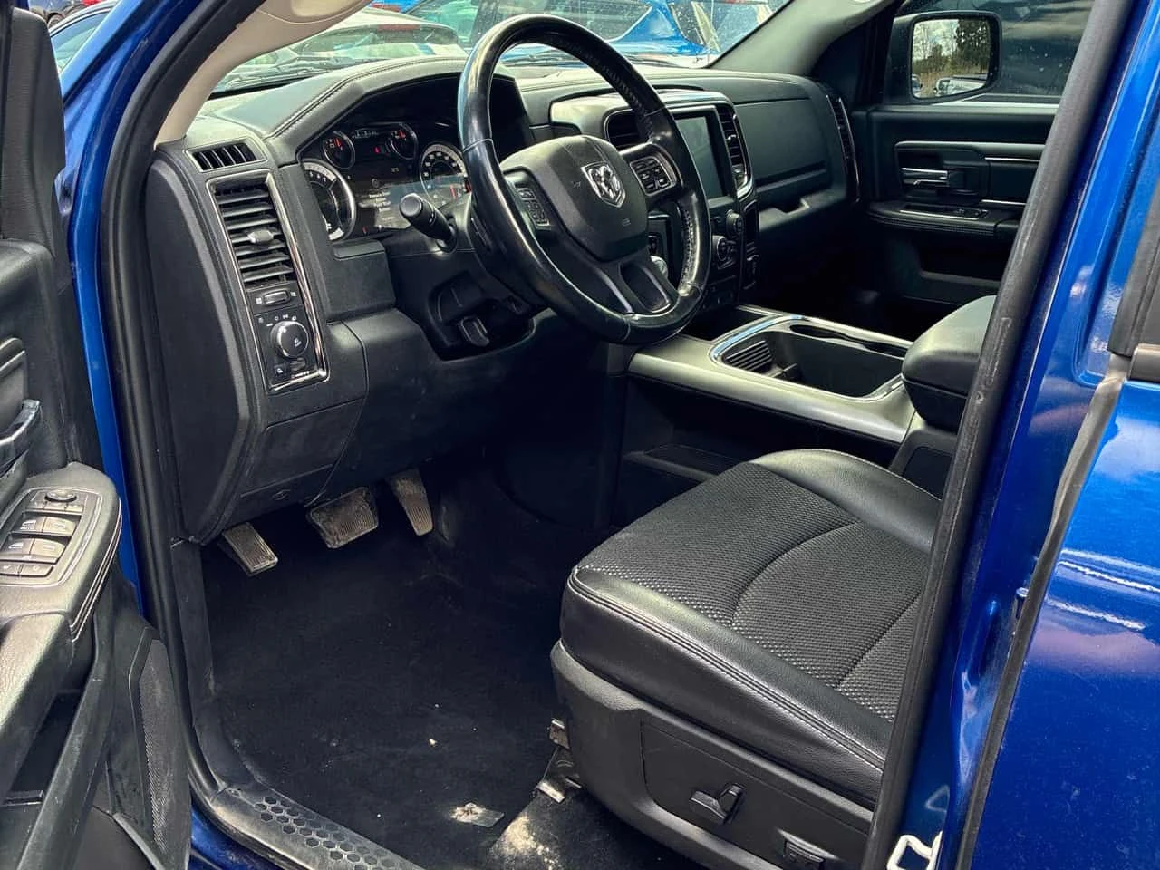 Dodge RAM 1500 * Sport * АВТОКРЕДИТ БЕЗ ПЪРВОНАЧАЛНА ВНОСКА* , снимка 5 - Автомобили и джипове - 54711612