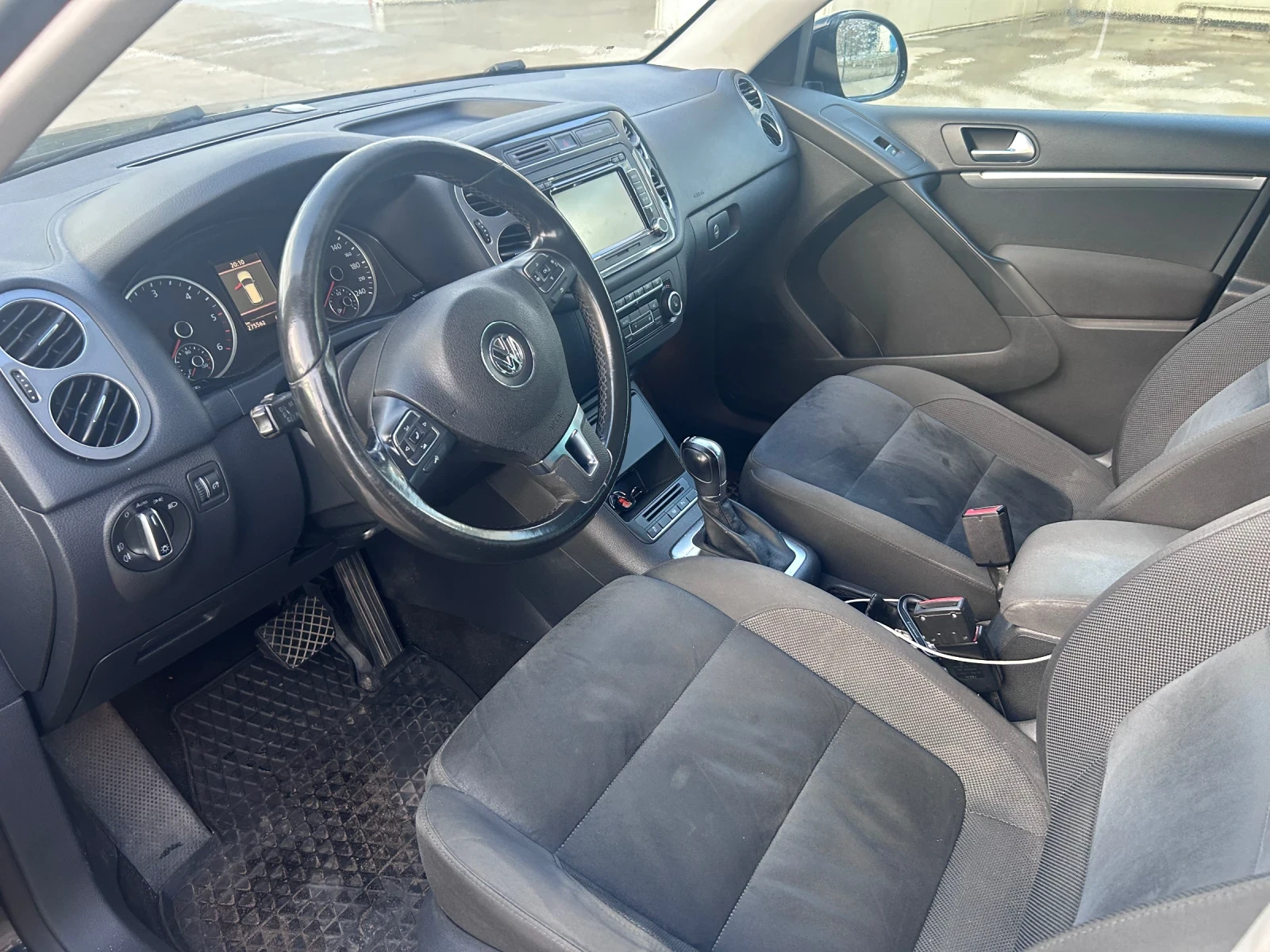 VW Tiguan 2.0 TDI, снимка 8 - Автомобили и джипове - 54769244