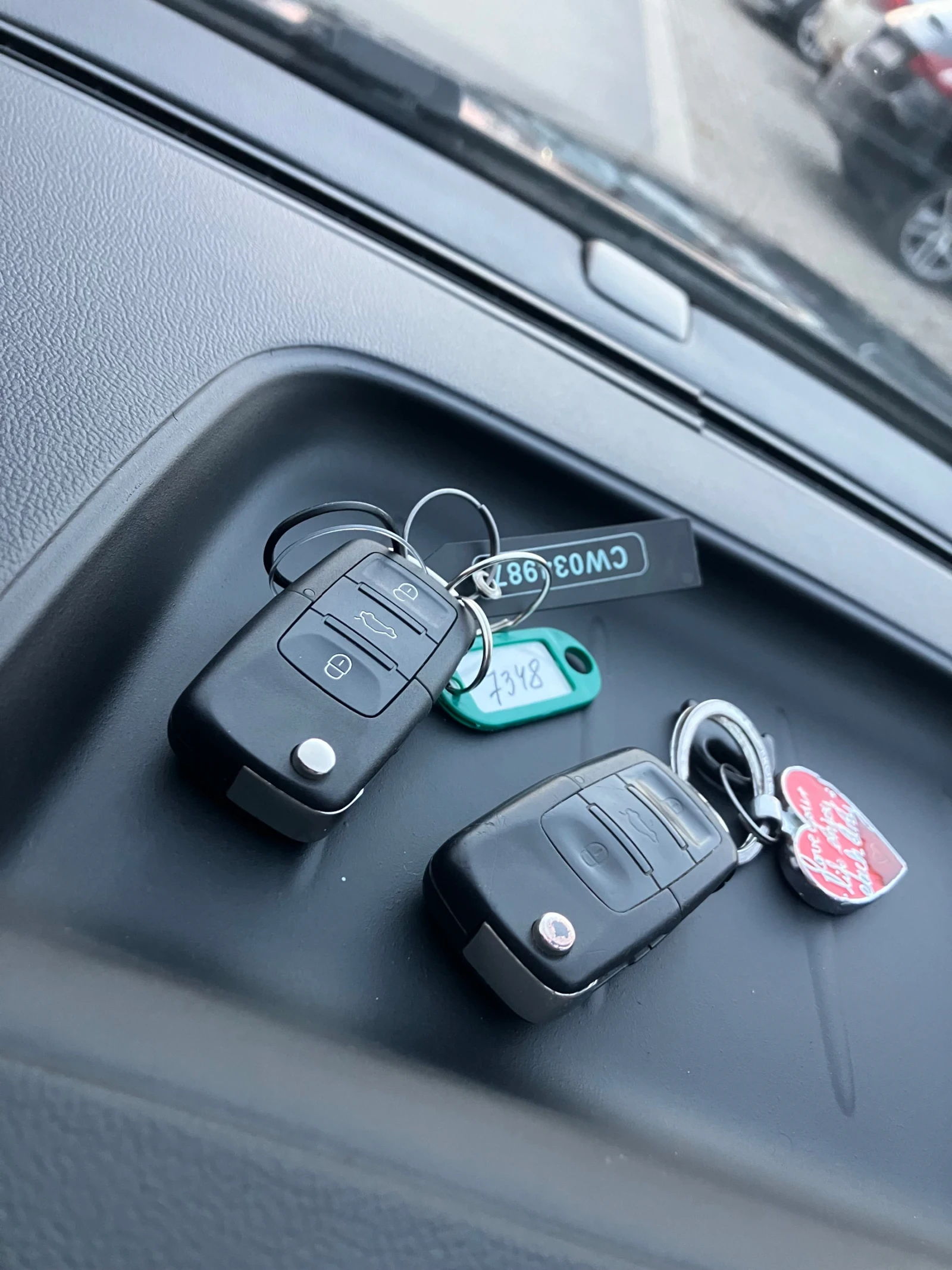 VW Tiguan 2.0 TDI, снимка 15 - Автомобили и джипове - 54769244